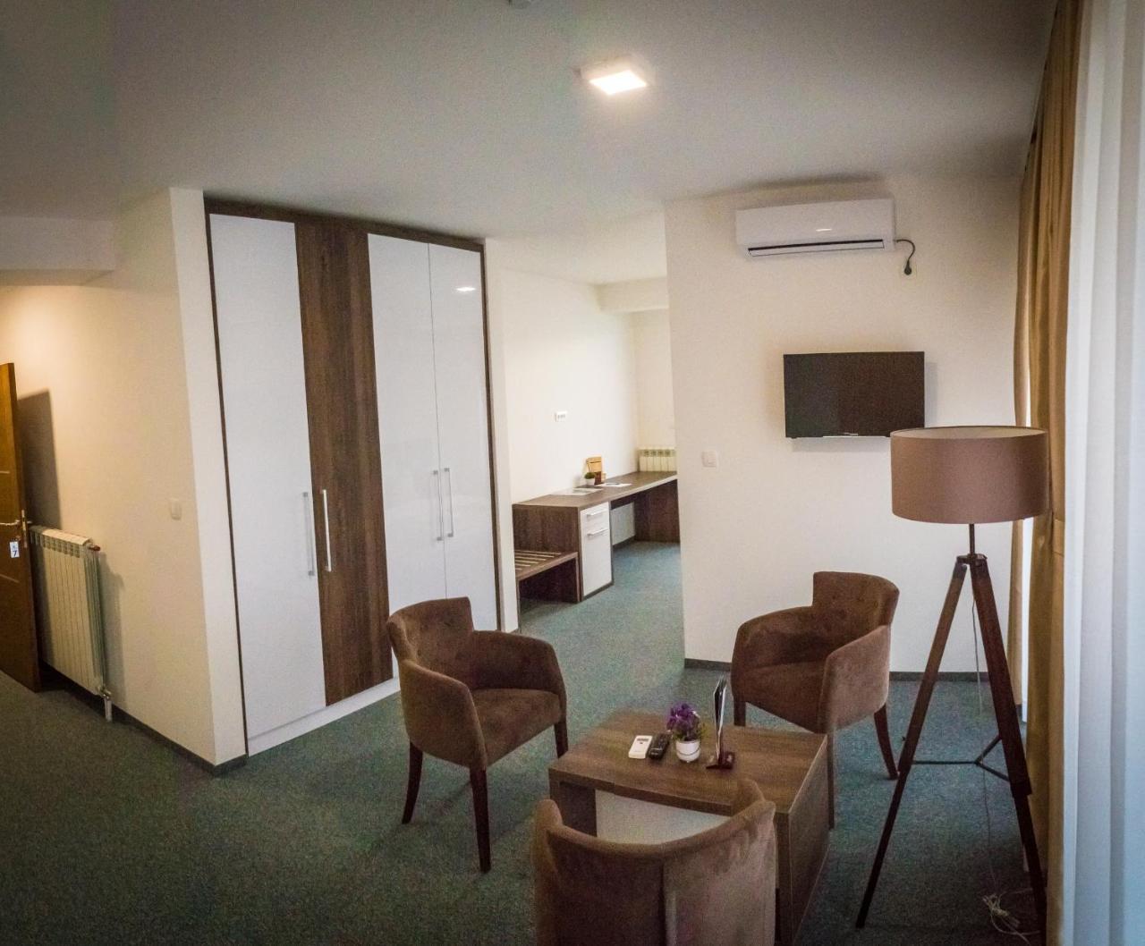 Hotel Sokoline Mandici Extérieur photo